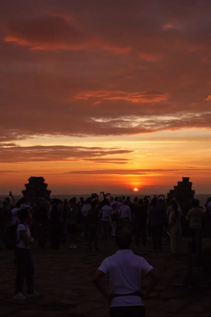 Vivid · Khong ខុង — frame 4