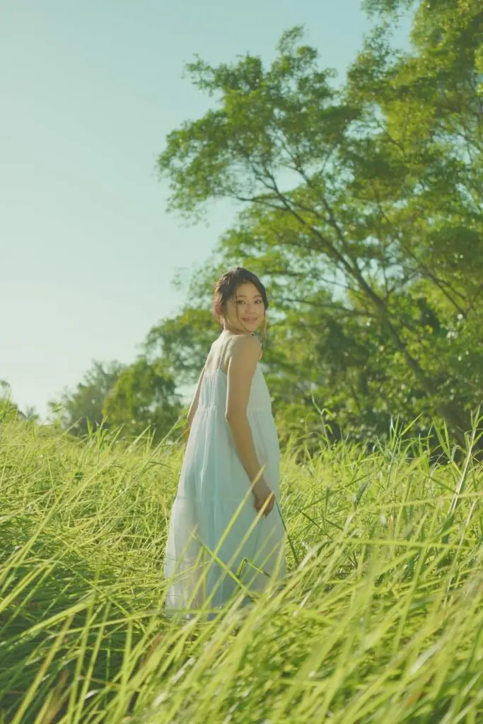 Soft Highkey · Sony Asia — frame 3