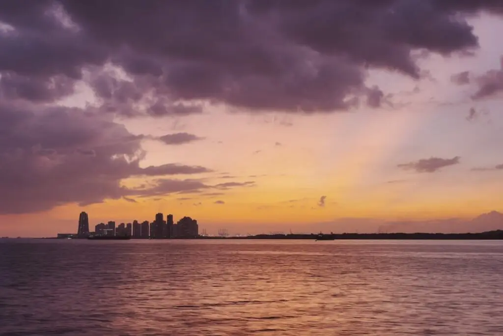 Instant · Sony Asia — frame 3