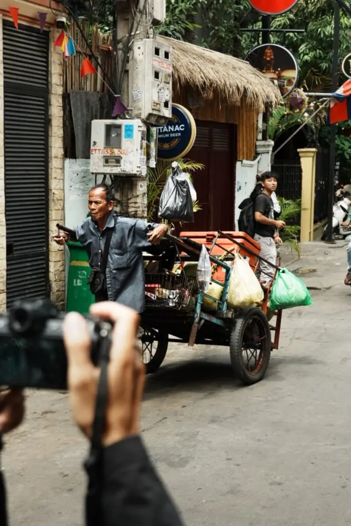 Film Look · Hea Kimhong ហ៊ាន គីមហុង — frame 2
